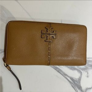 Tory Burch McGraw zip wallet in Tiramisu